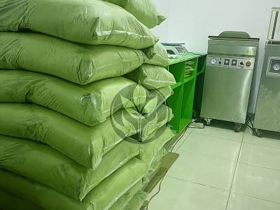 Clean room for kratom powder packaging