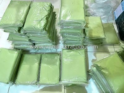 Sieving kratom powder to ensure purity and fine texture
