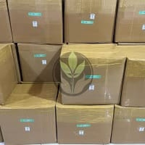 Kratom Kartonpackung mit Barcodeetikett und Seriennummer