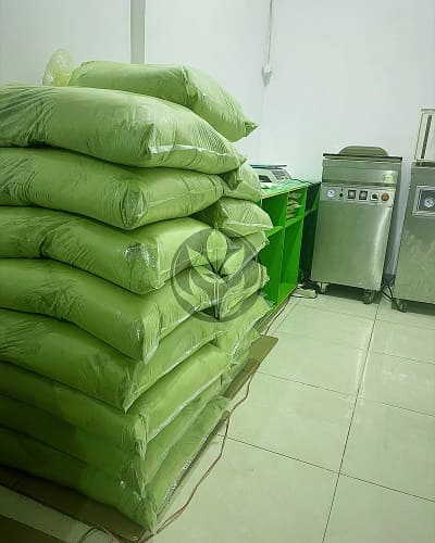 Vacuum sealed kratom packaging for freshness during export